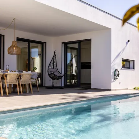 Olivia - By Smarthomes וילה